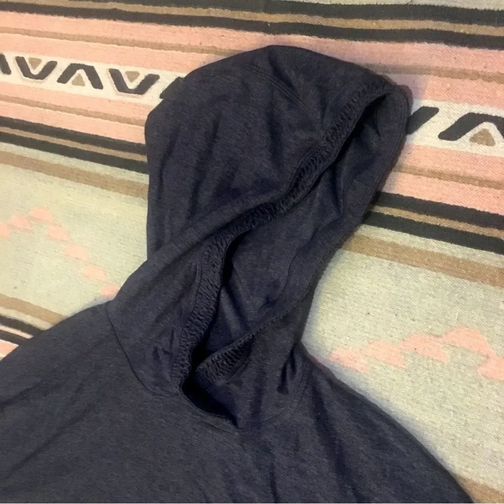 Lululemon size 8 women’s Grey hood long sleeve pullover thumb holes smocked
